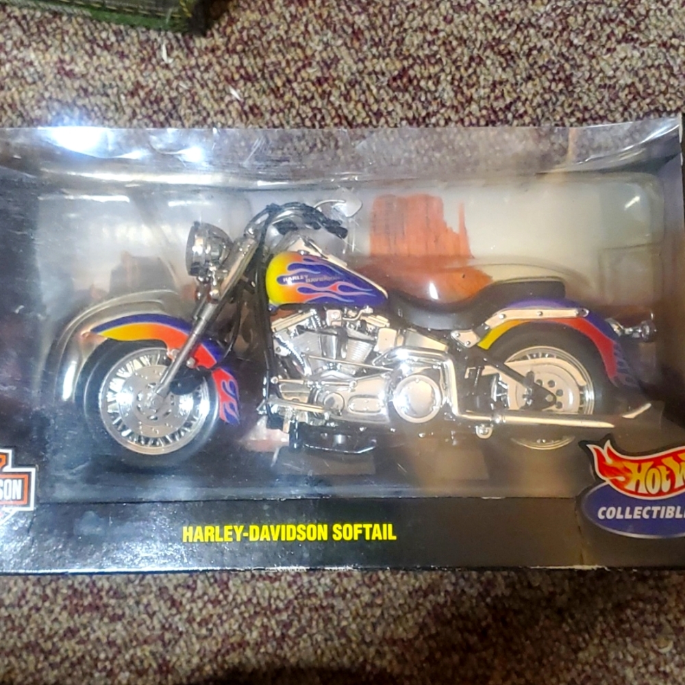 1999 HOT WHEELS HARLEY DAVIDSON SOFTTAIL